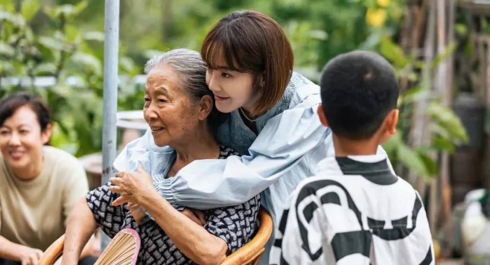 退回老家的年轻人，感到了北上广没有的松弛