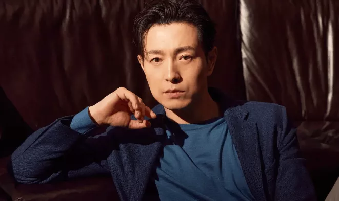 糊了22年,他终于凭借「性张力」火了