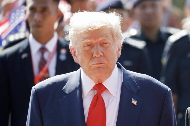 消息透露，美国总统川普有意进一步针对俄国银行和石油基础设施实施制裁。（彭博）