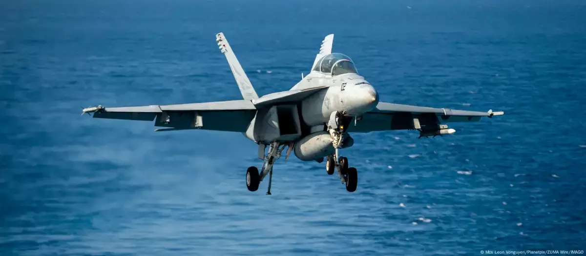 海鹰+超级大黄蜂 30分钟南海连坠2机 川普:燃油不良