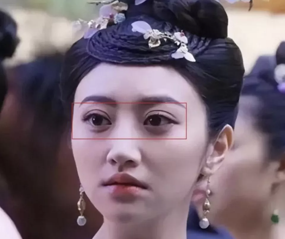 这7位割了双眼皮的明星堪比"换头","动眼"动得太成功了