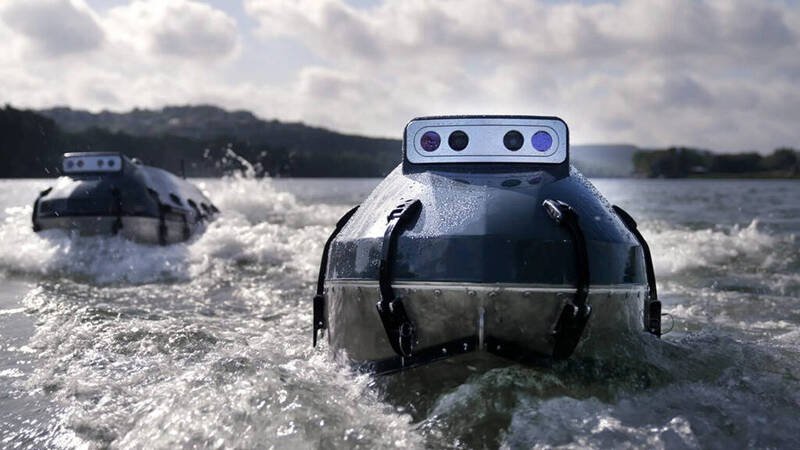 图为美国国防科技新创公司Saronic开发的「望远镜」(Spyglass)自主水面载具,未来将搭载辉达(NVIDIA)的AI平台,使其具备在无网路环境下自主作战的能力。(Saronic Technologies) 图为美国国防科技新创公司Saronic开发的「望远镜」(Spyglass)自主水面载具,未来将搭载辉达(NVIDIA)的AI平台,使其具备在无网路环境下自主作战的能力。(Saronic Technologies)