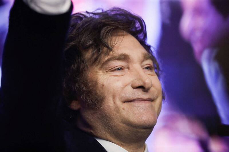 阿根廷总统米雷伊所属政党在国会期中选举获胜,反映其经济改革路线备受国民肯定。(路透) 阿根廷总统米雷伊所属政党在国会期中选举获胜,反映其经济改革路线备受国民肯定。(路透)