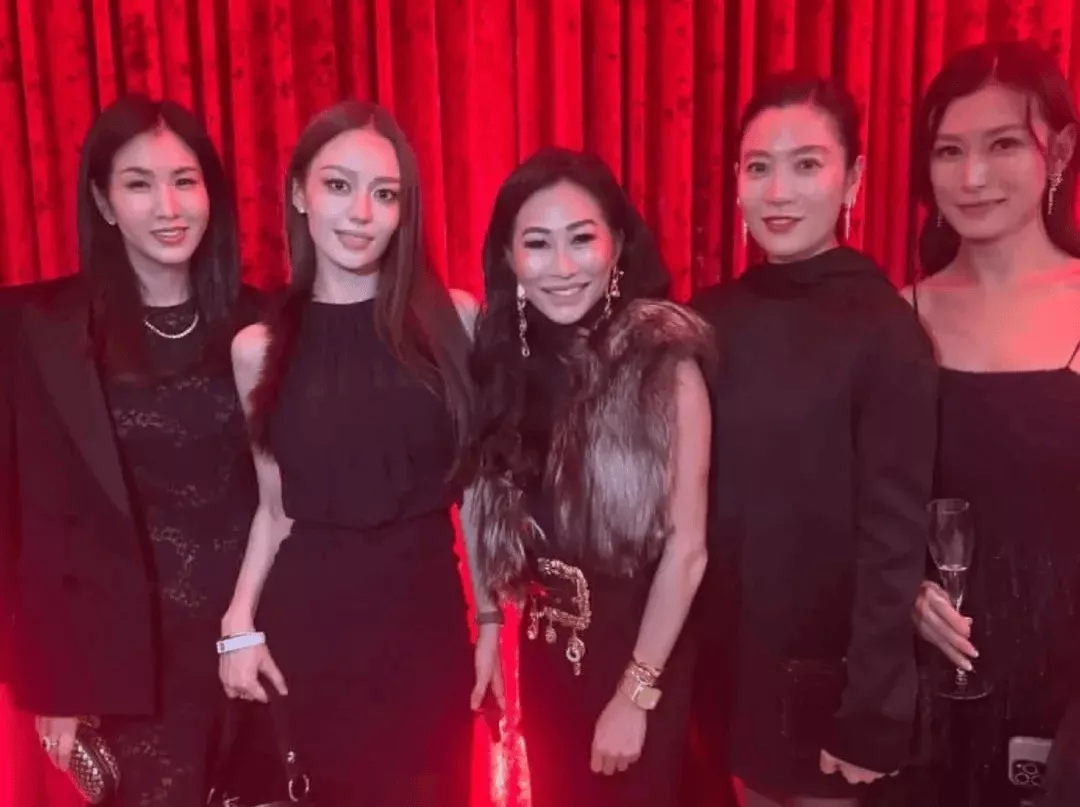 慈善晚宴变奢靡派对：顶流，全塌了