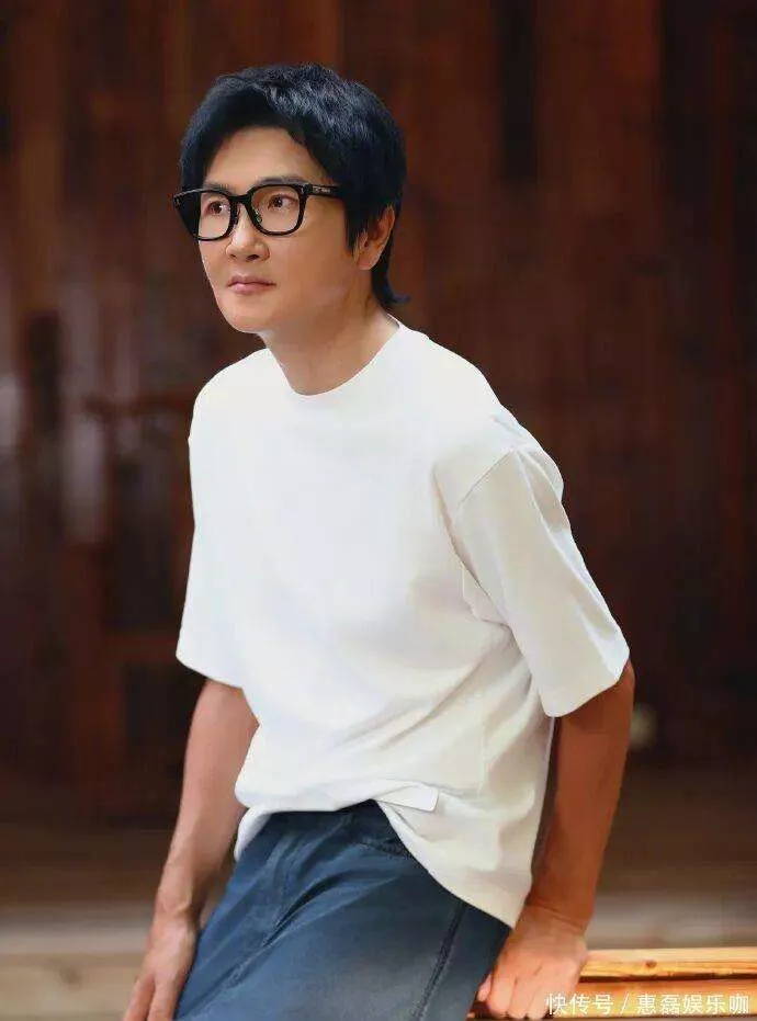 56岁孙楠近照瘦成“巴掌脸”，自曝瘦了20多斤