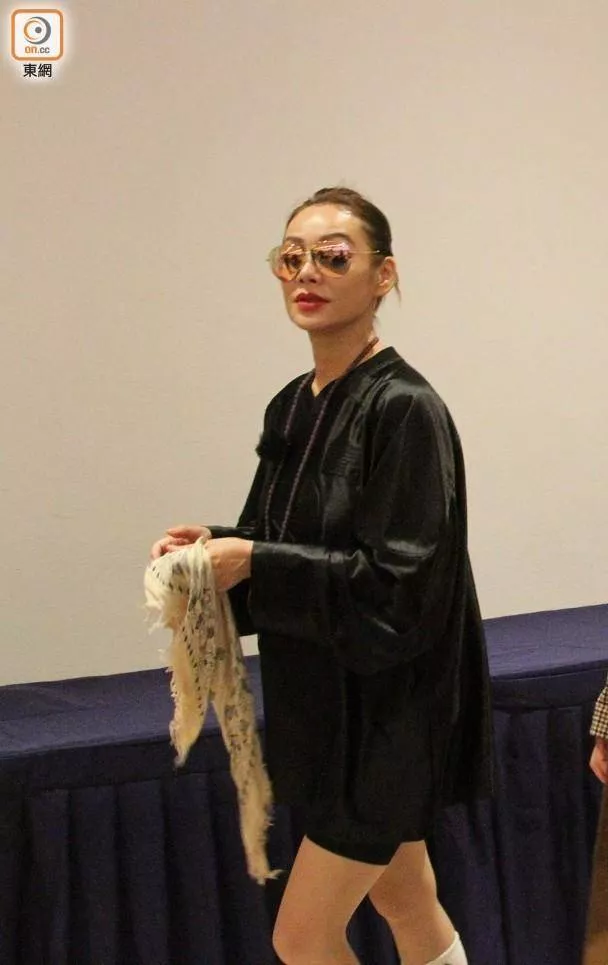 张柏芝与邵子恒被传姐弟恋?现场激情打保龄球