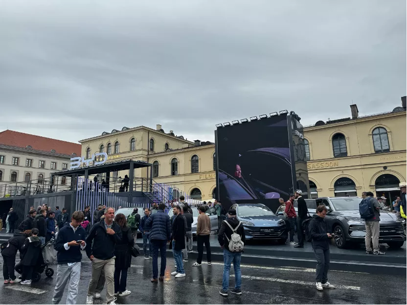 中国智驾集体闯欧洲：“家里三代人只买宝马”