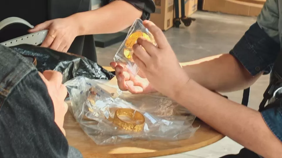 卖金300天：我在“黄金乱世”看到的财富、欲望与人性