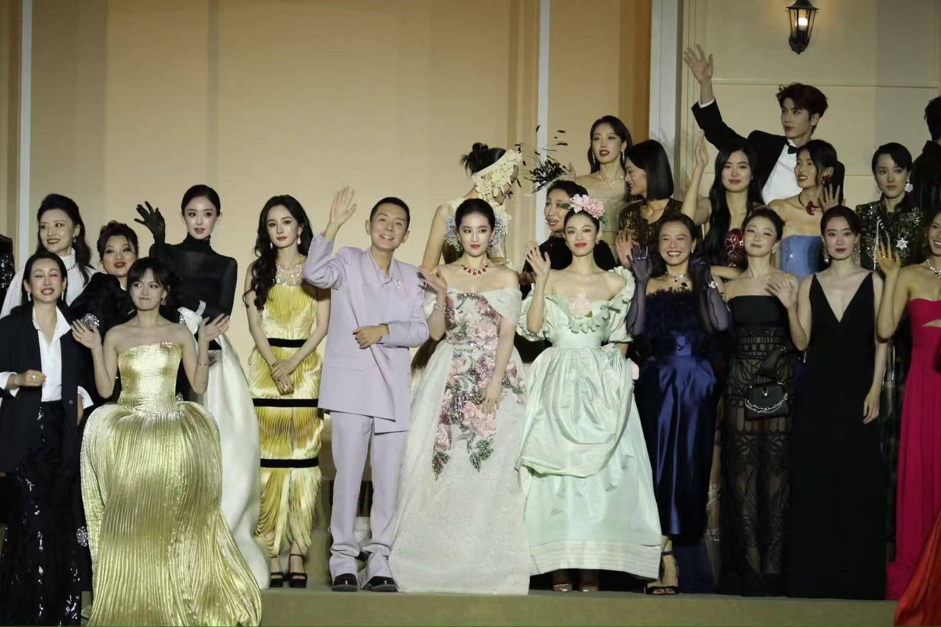 钟楚曦卷入杨幂刘亦菲双C之争，内娱番位谁在操盘？