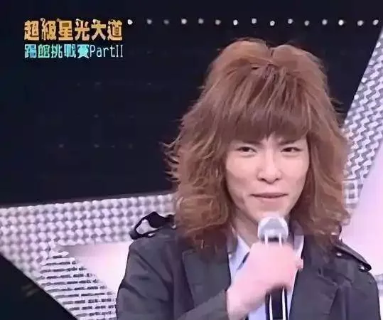 向太称呼林有慧“这个女的”，暗示女方不简单