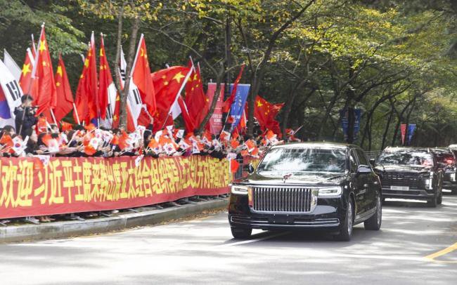 中国保镳“追车画面”曝光 贴身保护习近平 中国保镳“追车画面”曝光 贴身保护习近平