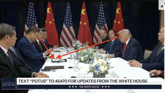 川习会上,川普看习近平念稿十分不耐烦 川习会上,川普看习近平念稿十分不耐烦