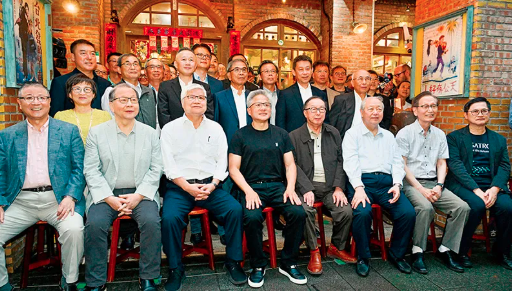 黄仁勋的中国搭子,狂赚2000亿 黄仁勋的中国搭子,狂赚2000亿