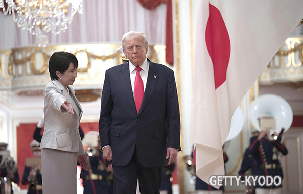 疯传：川普这举动 让高市早苗又惊又尬…网炸了