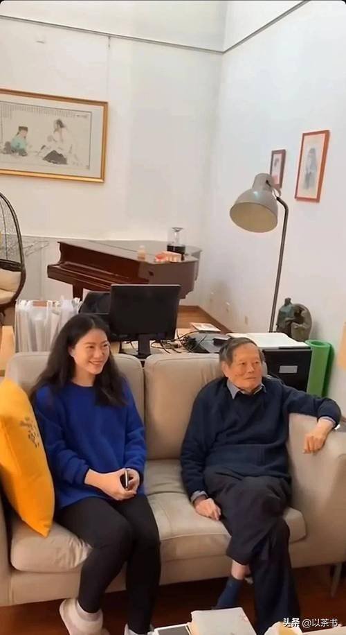 原来翁帆母亲是她，出身高知，丈夫身份也不一般