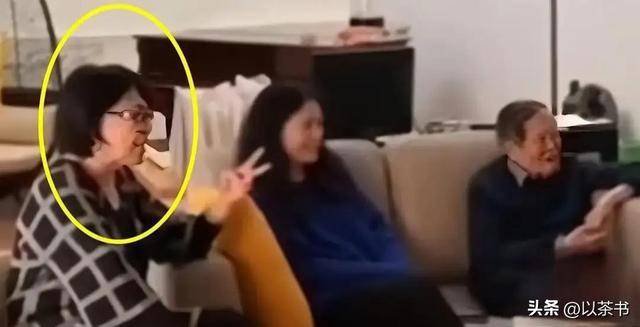 原来翁帆母亲是她，出身高知，丈夫身份也不一般