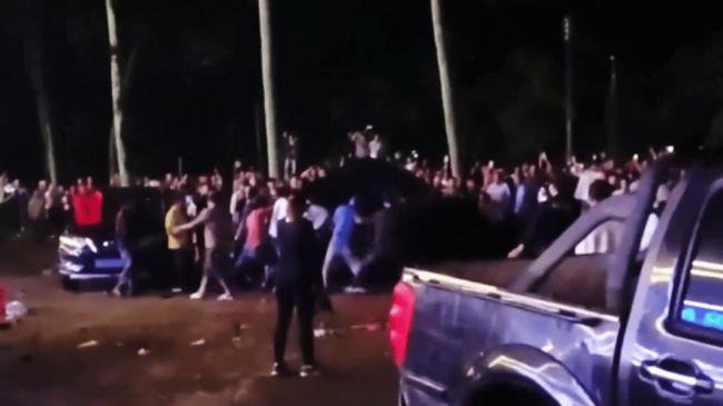 海南农民爆发大规模示威 网传警方一度鸣枪驱散 海南农民爆发大规模示威 网传警方一度鸣枪驱散