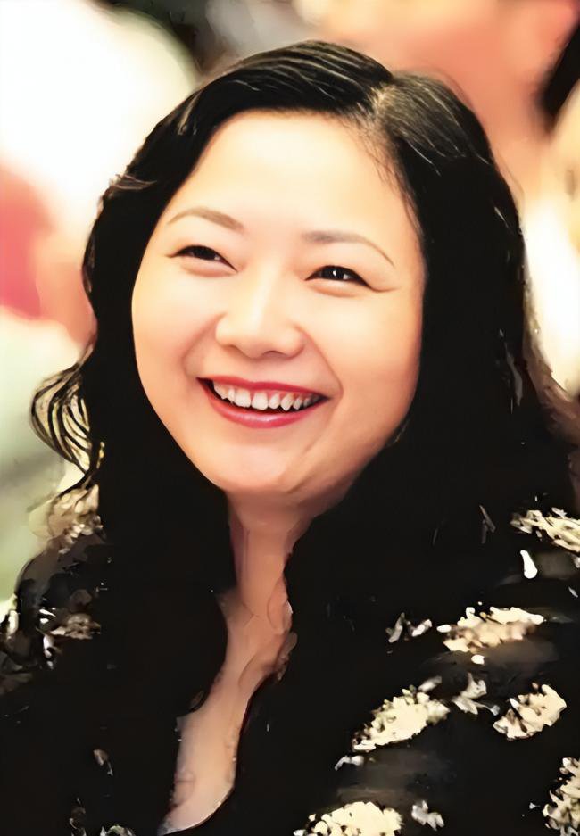 农村女孩  逆袭成中国隐形“地产女首富”