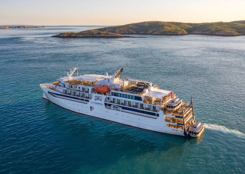 澳洲珊瑚探险邮轮公司的珊瑚冒险家号（见图）展开60天的旅程，但船上80岁的老太太第2天就被遗留在小岛上死亡。（图撷自珊瑚探险官网）