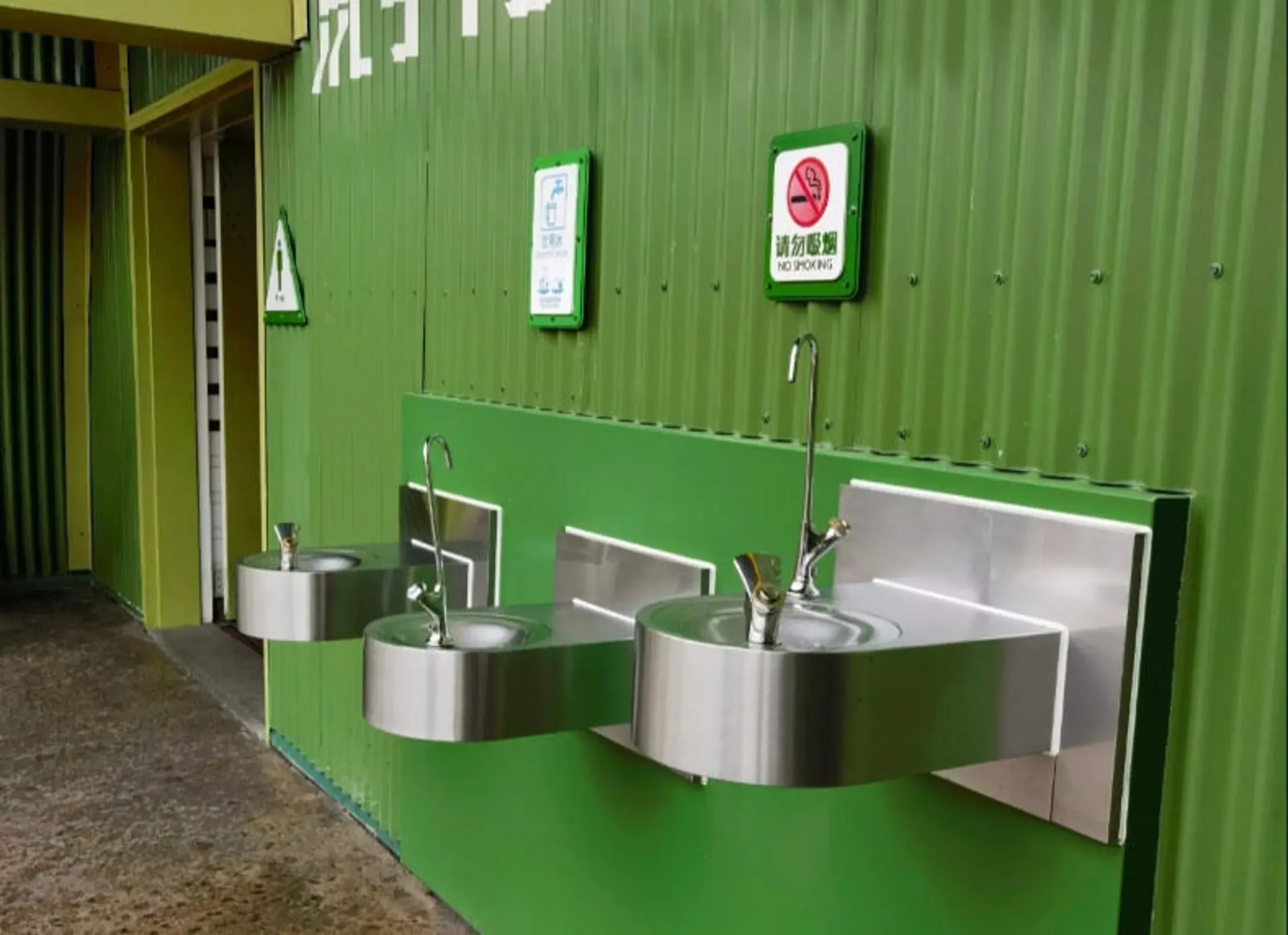 上海迪士尼直饮台现傻眼一幕 网:这水不敢喝了