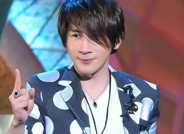 抗癌不到一年，刘谦近况曝光，差点认不出