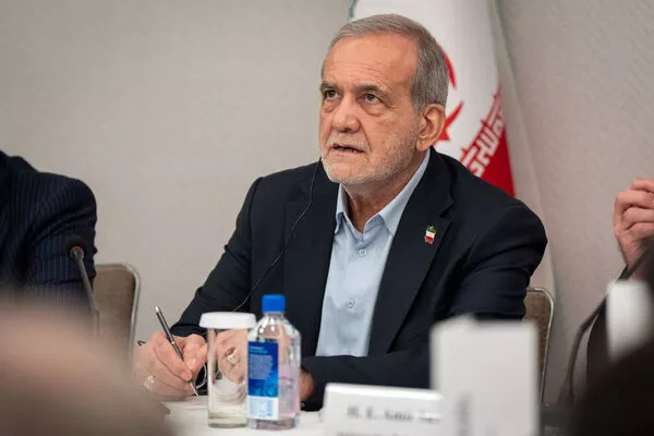 不甩川普!伊朗总统:将重建核设施