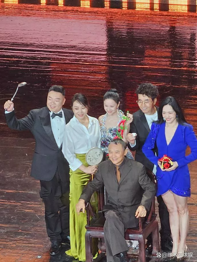 欧豪、马思纯分手7年再同框，男方偷瞄女方怅然若失