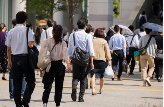 各省普涨最低工资，能让打工人的日子更宽裕？