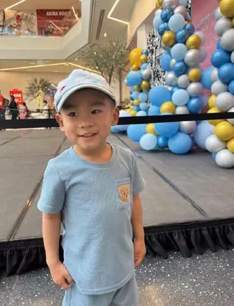 撞死3岁华裔幼童的无照司机重罪全免,家属痛哭…