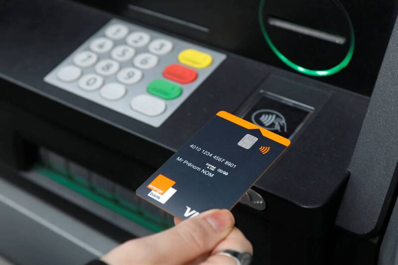 俄罗斯一名工人今年初意外收到公司转入的700多万卢布（约新台币270万元），远高于他原本应得的工资，示意图。（路透）