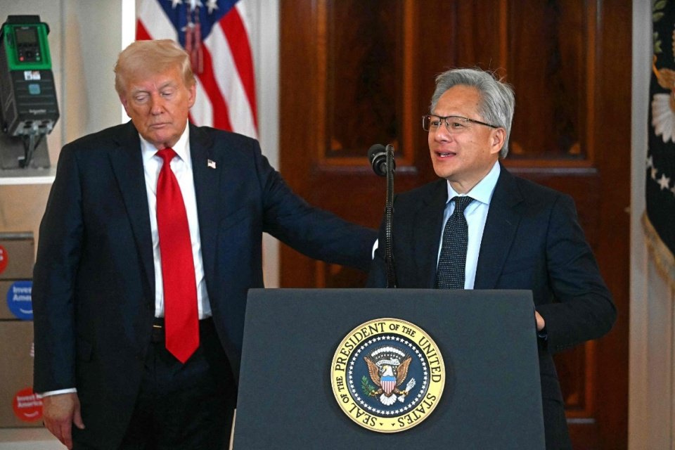 首富的纵横术：万亿身家黄仁勋 如何通吃全球政商