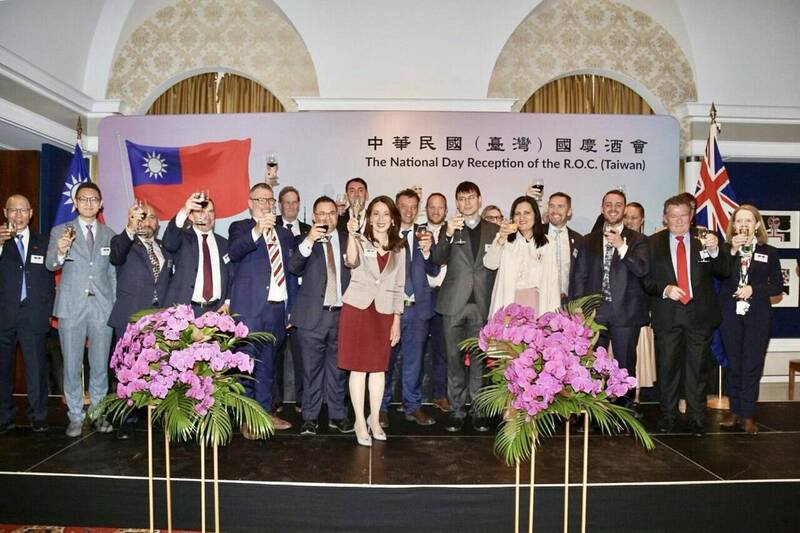 我驻纽西兰代表处10月7日在纽国首都威灵顿举行114年国庆酒会，共有11位纽西兰国会议员及3位地方首长到场。（取自驻纽西兰台北经济文化办事处官网）