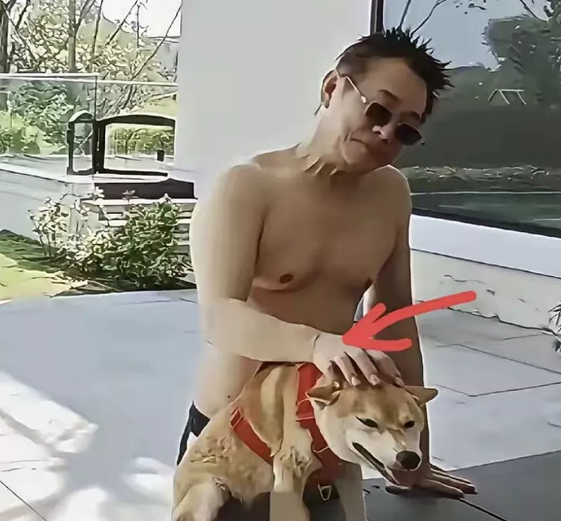 越描越黑! 李连杰脱衣辟谣 网质疑有"人造皮接缝"