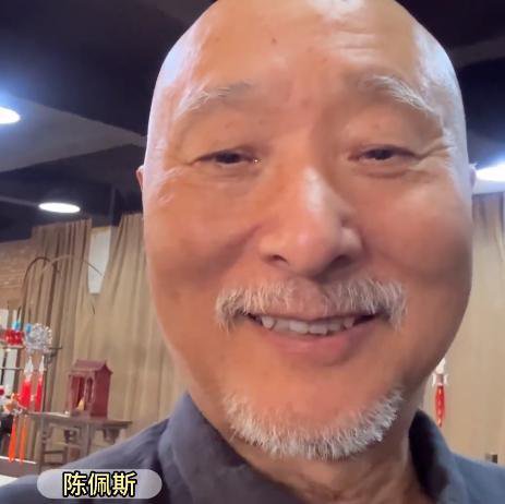陈佩斯三兄妹罕见同框！75岁大哥老得认不出 妹妹却年轻富态有活力