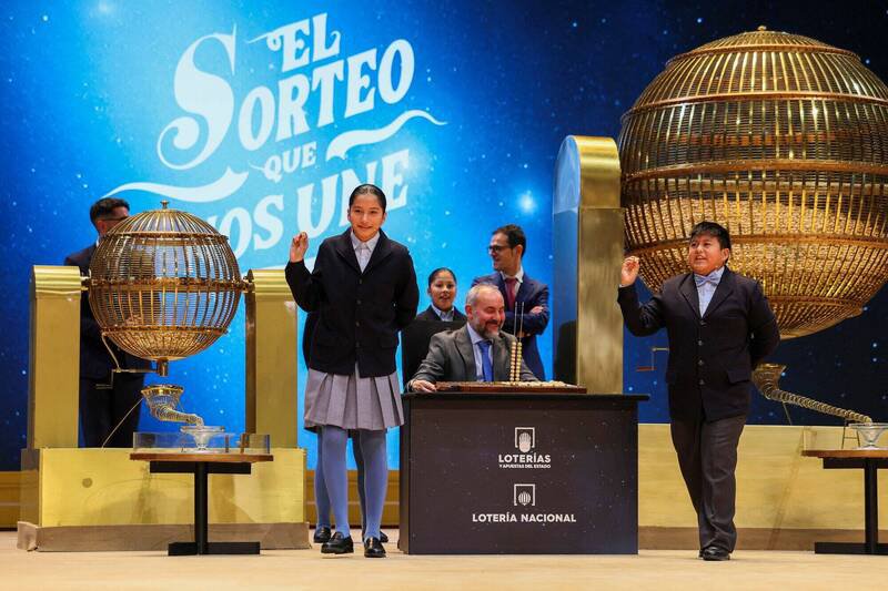 图为西班牙耶诞节传统大胖子乐透去年开奖画面。（路透档案照）