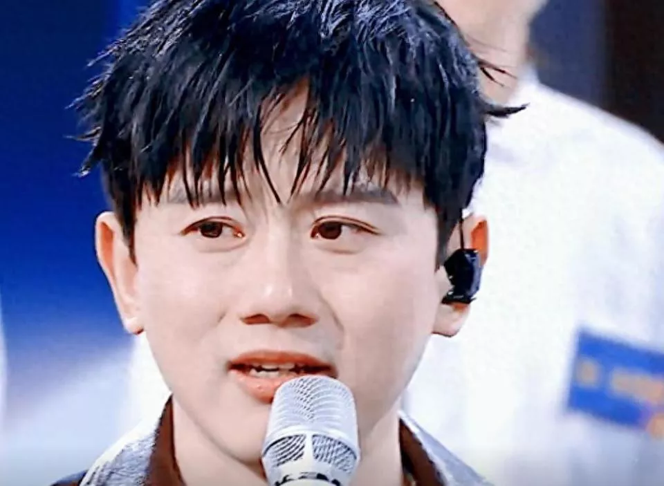 张杰高调官宣喜讯，撕开了姐弟恋的“遮羞布”