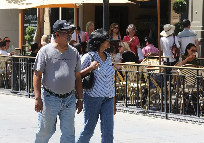 一个AI荣景 两个经济世界 半导体愈发达 其他产业愈萧条?