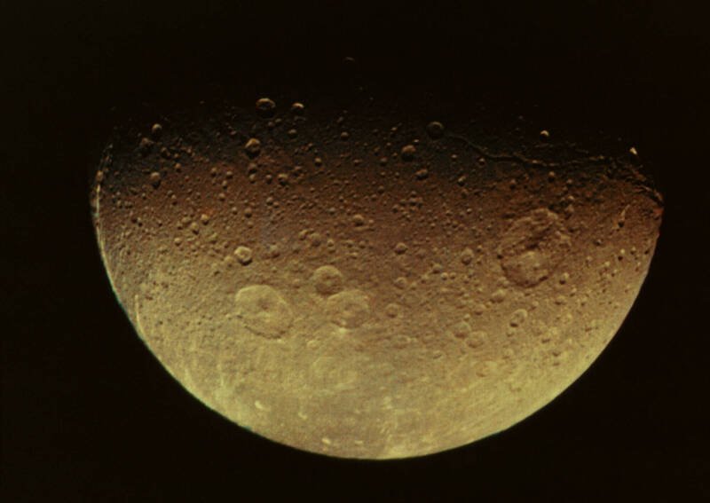 日本业余天文爱好者10月30、11月1日两次观察到月球表面小行星撞击爆发的闪光。示意图。（情境照）
