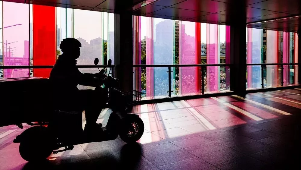 给百万骑手保障,为何是世界难题?