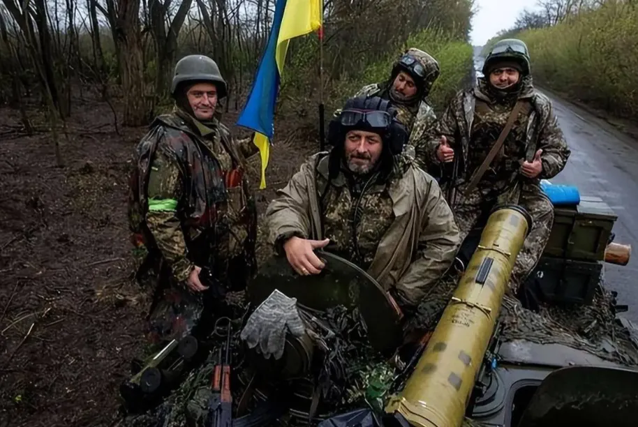 被要求不惜一切代价守住 乌军主力却开始投降 被要求不惜一切代价守住 乌军主力却开始投降