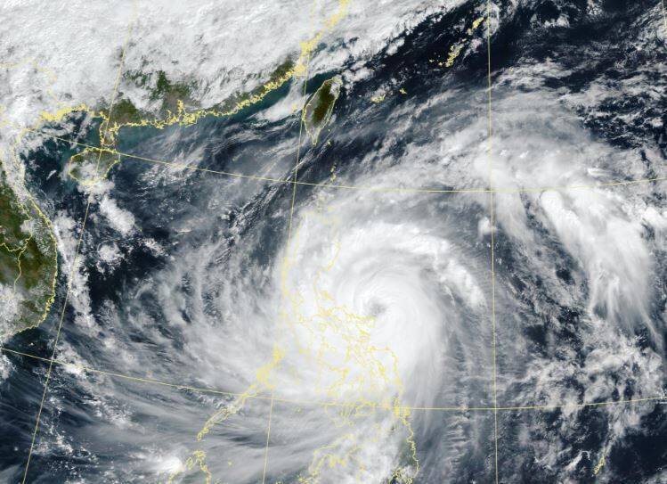 「凤凰」台风预计今晚将登陆吕宋岛。（图撷取自中央气象署）