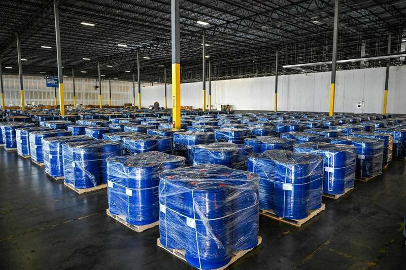 《华盛顿邮报》最新调查指出，供应亚洲冰毒与美洲芬太尼的，是同一批中国化工公司。 图为今年9月，美国在巴尔的摩港查获一批由中国运往墨西哥贩毒集团、重达2.5吨的甲基安非他命（冰毒）原料。 （法新社数据照）