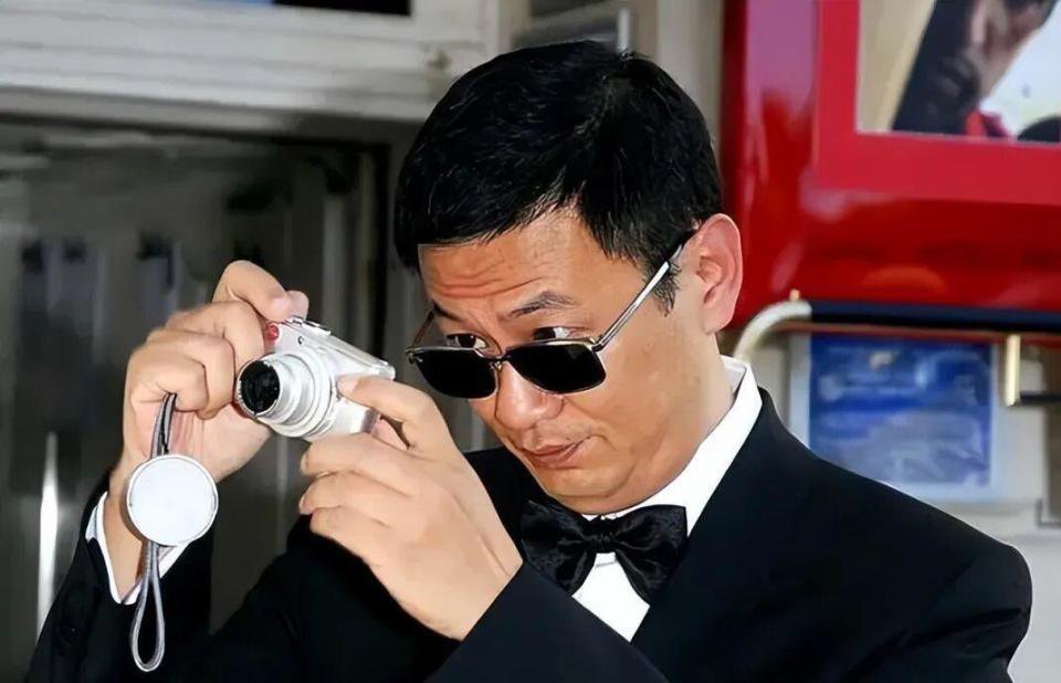 古二摊牌了！王家卫再曝丑闻，开黄腔只是冰山一角，牵扯陈坤周迅