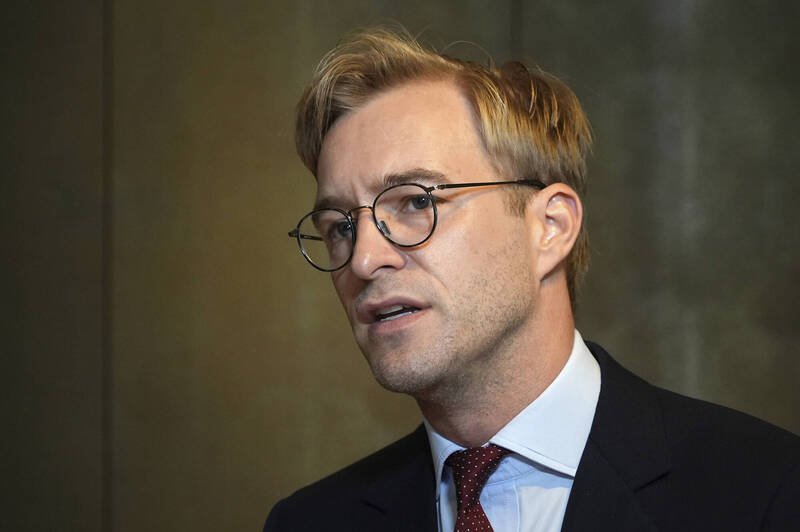 对中政策跨国议会联盟（IPAC）今天以共同创办人、执行董事裴伦德（Luke de Pulford，见图）名义回应中央社提问，指网路有言论称台湾捐赠「巨资」，换取萧美琴演讲一事是「假消息」。（美联社资料照）