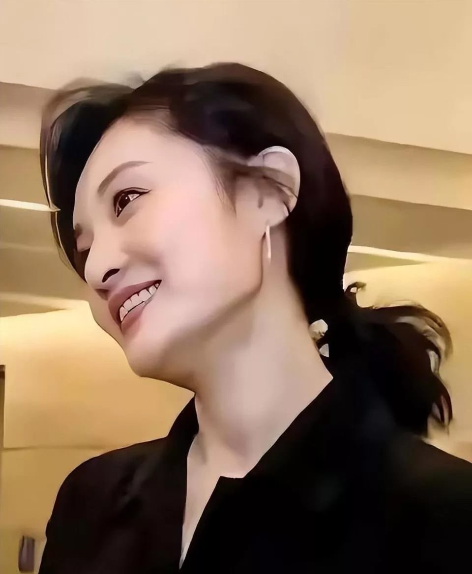 她是央视一姐,结婚12年选择离婚:婚姻给我的尽是痛苦