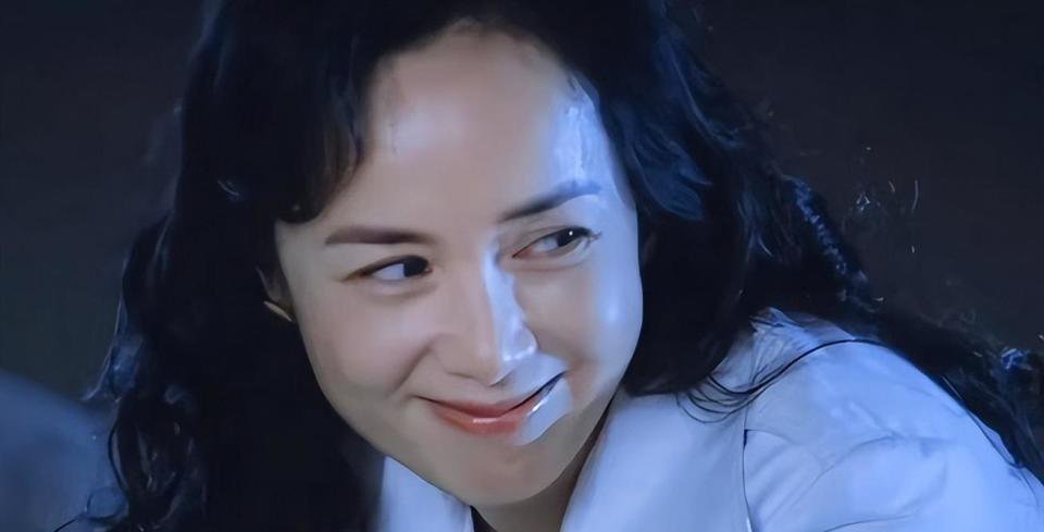 59岁蒋雯丽现状 定居英国 又瘦又老 网叹:一代女神也老了