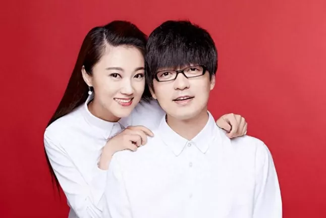 玖月奇迹离婚5年:一个身价破亿,一个街头摆摊