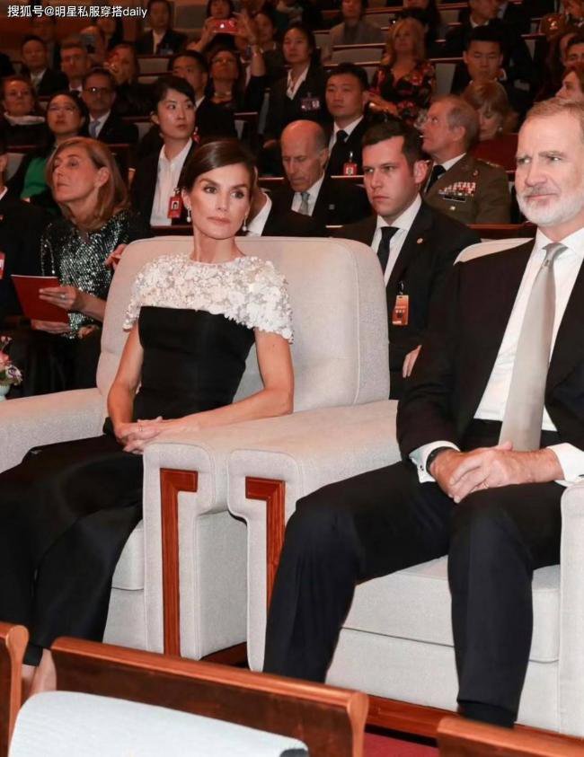 西班牙王后访华连换7套穿搭 平价穿出高奢感 西班牙王后访华连换7套穿搭 平价穿出高奢感