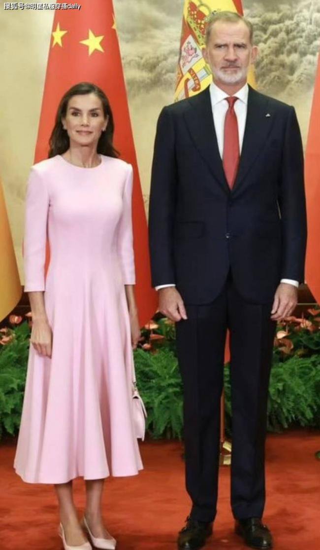 西班牙王后访华连换7套穿搭 平价穿出高奢感 西班牙王后访华连换7套穿搭 平价穿出高奢感