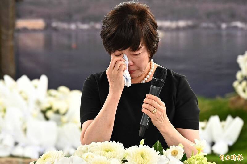 安倍昭惠在信中回忆丈夫遇袭那天的种种，坦言「我只是希望他活著」、「希望他能长命百岁」，并透露自己握住安倍的手时，甚至感觉「他好像回握了一下」，深情告白令全场动容。（资料照）